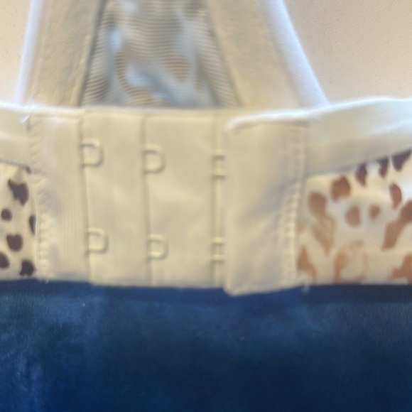 Victoria's Secret Brown and Cream Leopard Print Bra with Molded Cups - Picture 3 of 6